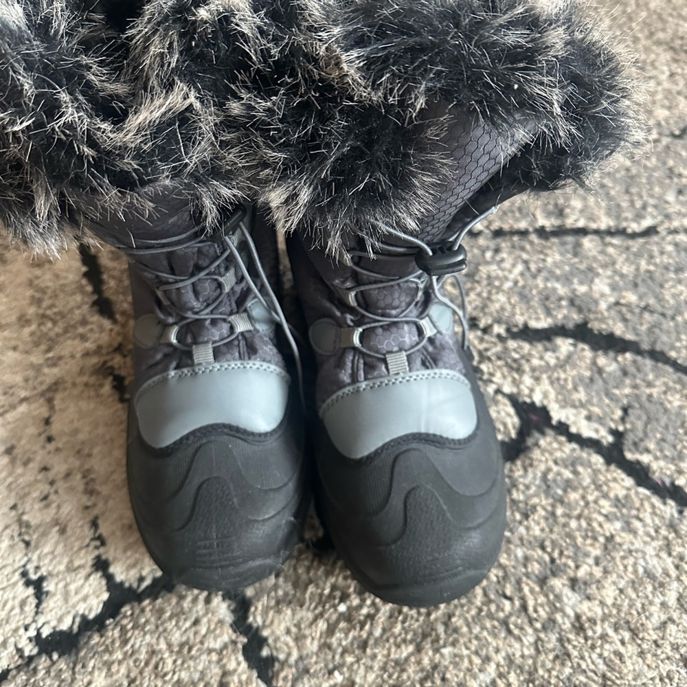 My daughter grew out of them so pick only wore one time